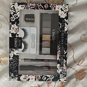 Jones New York makeup set
